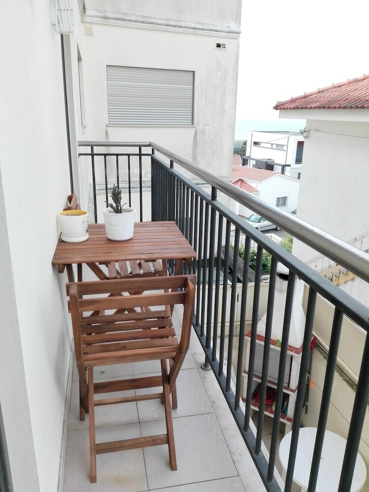 Apartment With 2 Bedrooms In Nazar�, With Wifi