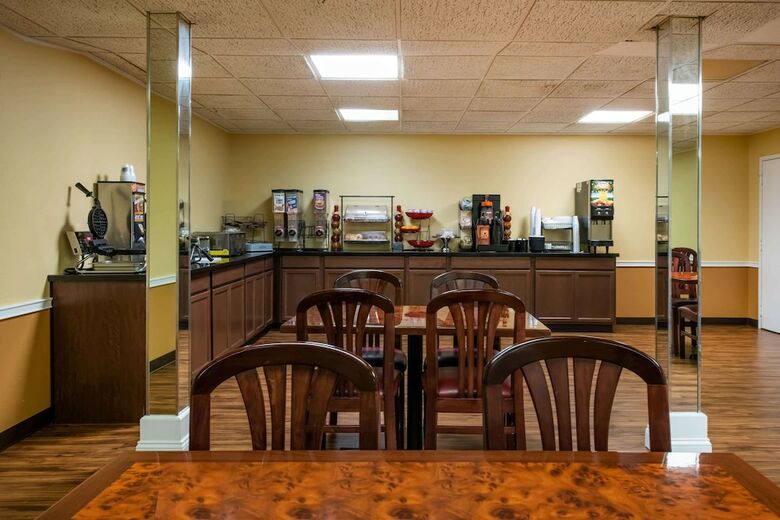 Hotel Ramada By Wyndham Groton