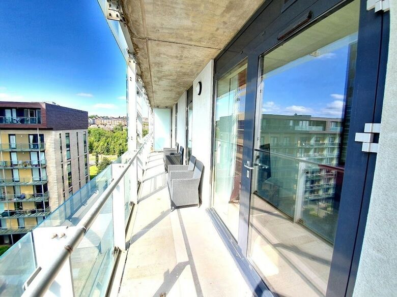 Apartamentos Airy 2 Bed 2 Bathroom With Balcony
