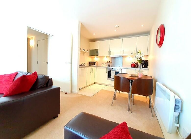 Apartamentos Airy 2 Bed 2 Bathroom With Balcony