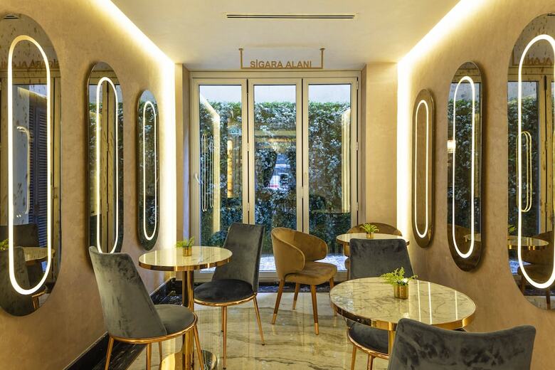 Danis Hotel