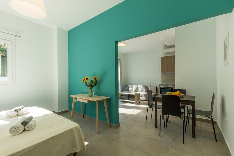 Hostal Local Hostel & Suites