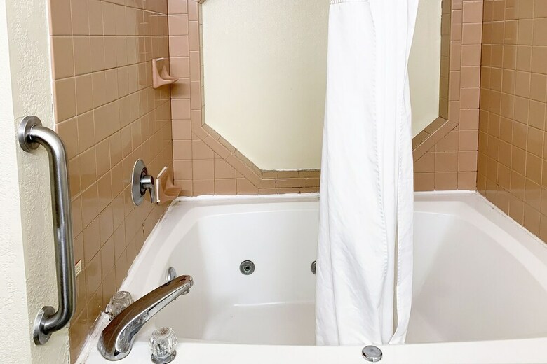 Oyo Hotel Whitehall Mi