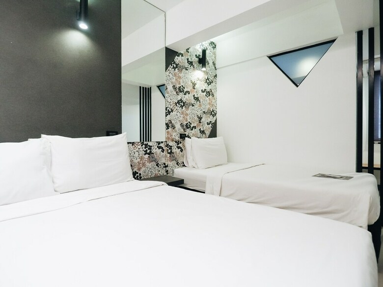 Hostal Loyy Hotel - Hostel