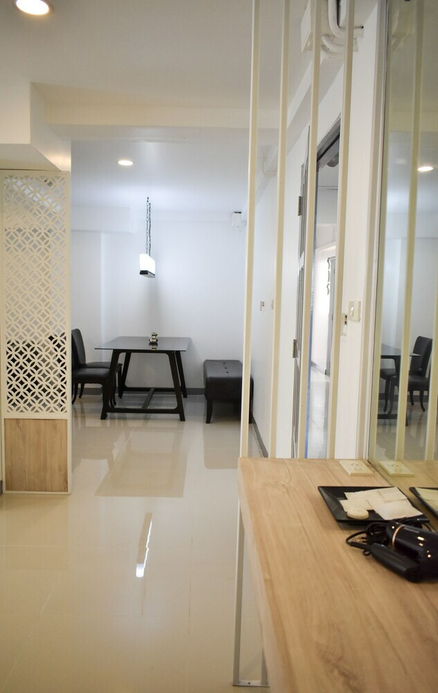 Hostal Loyy Hotel - Hostel