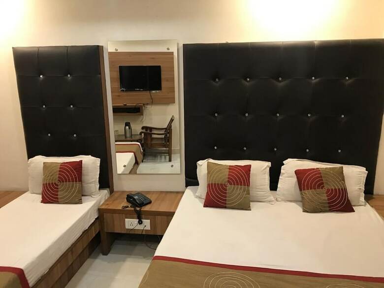 Adb Rooms Hotel Crystal Deluxe