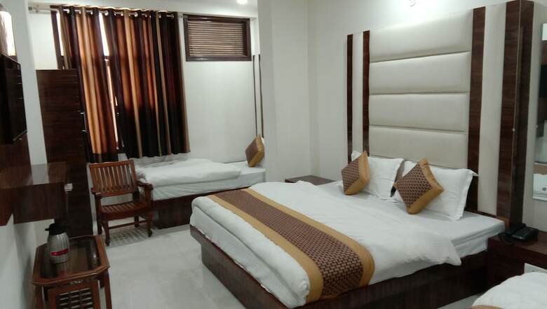 Adb Rooms Hotel Crystal Deluxe