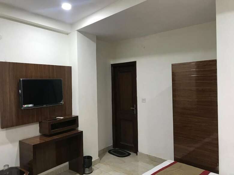 Adb Rooms Hotel Crystal Deluxe