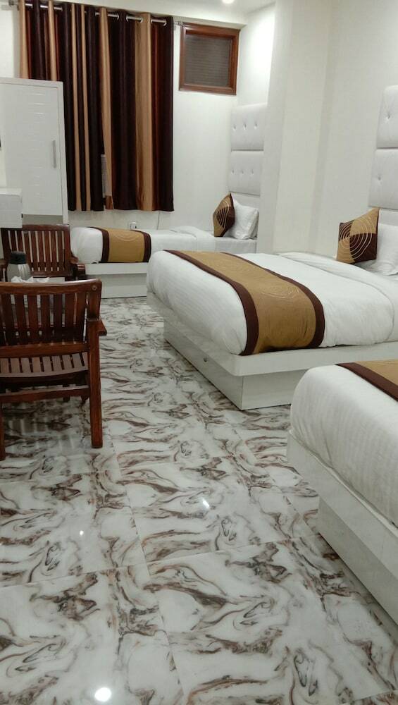 Adb Rooms Hotel Crystal Deluxe