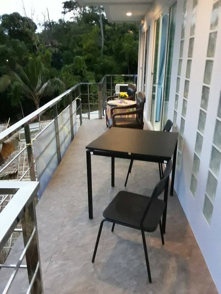 Hotel Sea View Panwa Cottage Hostel