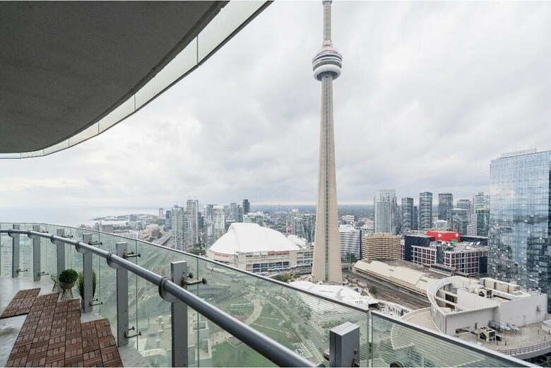 Apartamentos Cn Tower Facing Free Parking King Bed