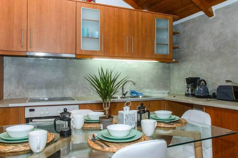 Charming Place With Sunset Views By The Beach