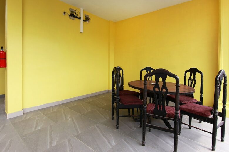 Hotel Oyo 1235 Tona Residence
