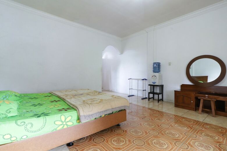 Bed & Breakfast Sibayak Multinational Rest House