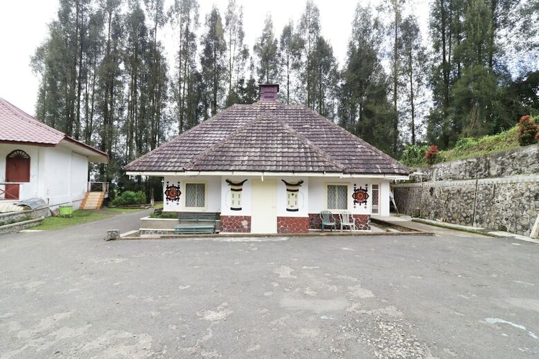 Bed & Breakfast Sibayak Multinational Rest House