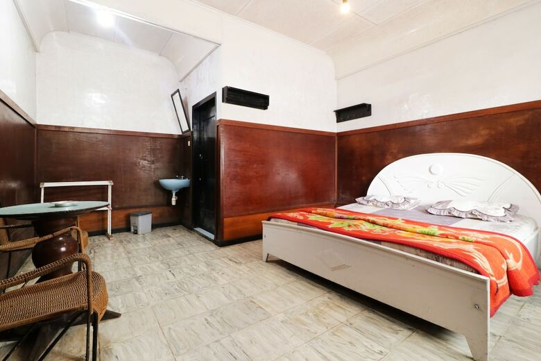 Bed & Breakfast Sibayak Multinational Rest House