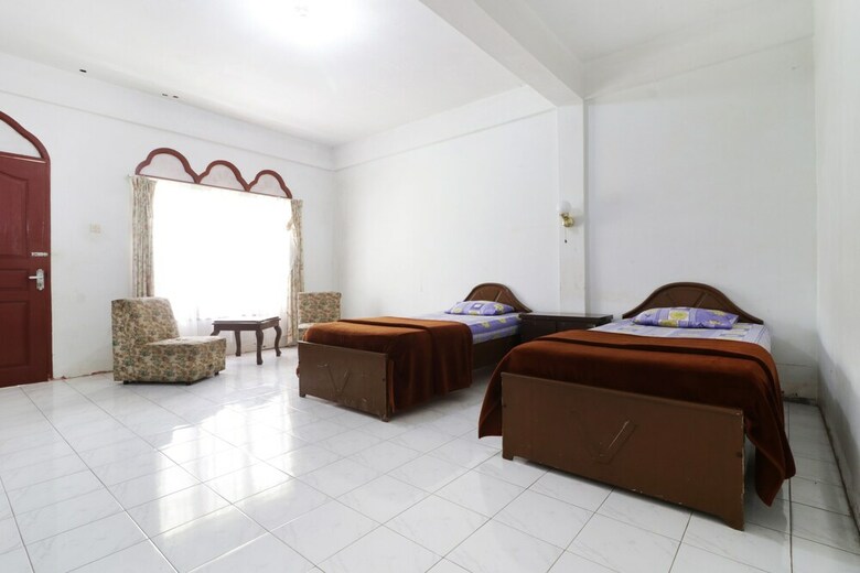 Bed & Breakfast Sibayak Multinational Rest House