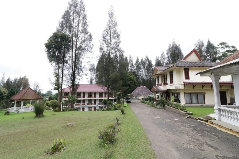 Bed & Breakfast Sibayak Multinational Rest House