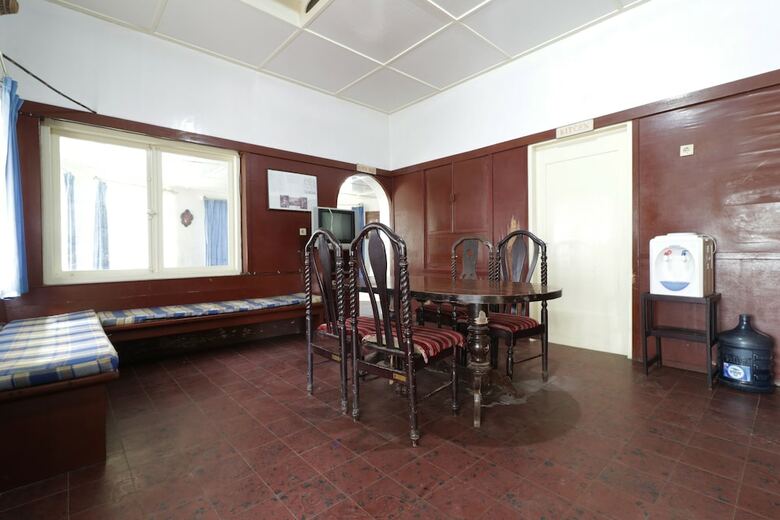 Bed & Breakfast Sibayak Multinational Rest House