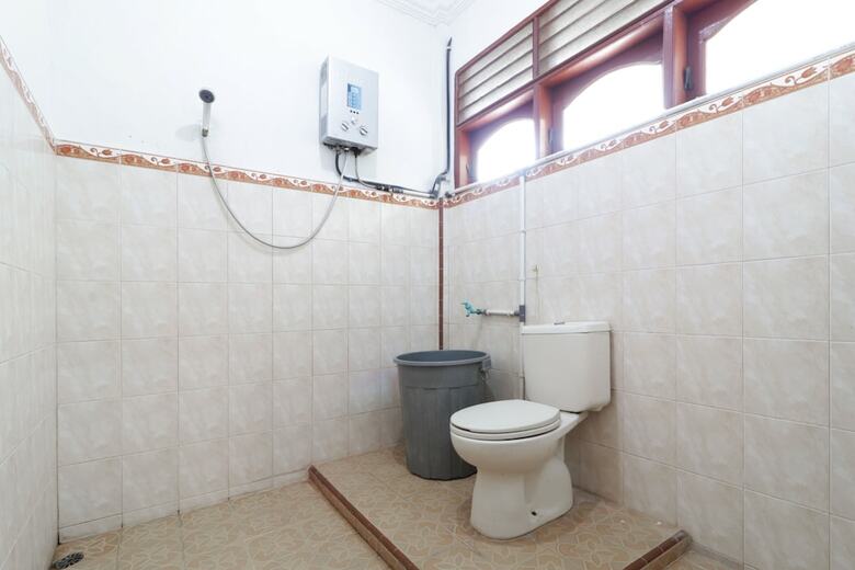 Bed & Breakfast Sibayak Multinational Rest House