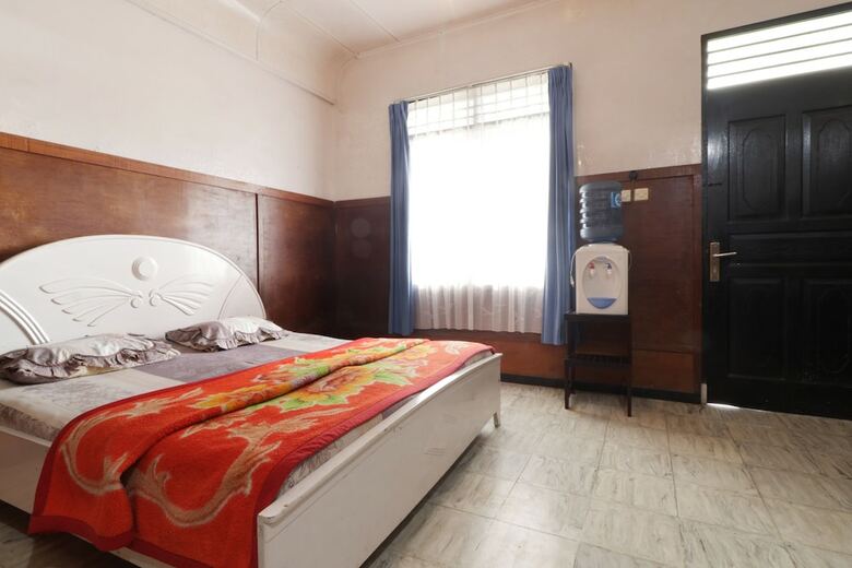 Bed & Breakfast Sibayak Multinational Rest House
