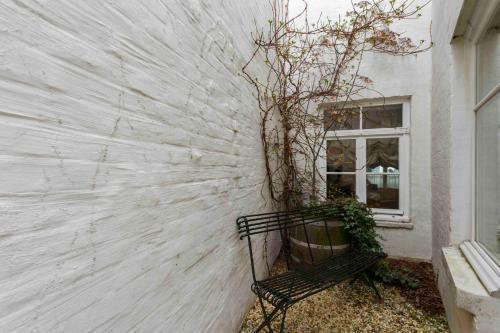 Rustic Private Cottage With 2 King Beds In Old Centre - Groeninghe