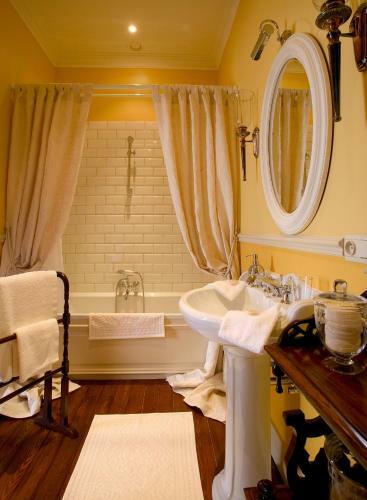 Hostal Brugsche Suites - Luxury Guesthouse