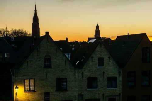 B&B Contrast