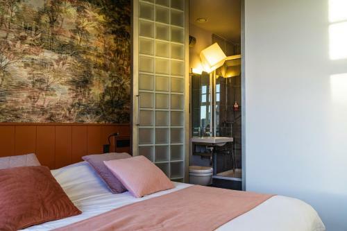 B&B Contrast