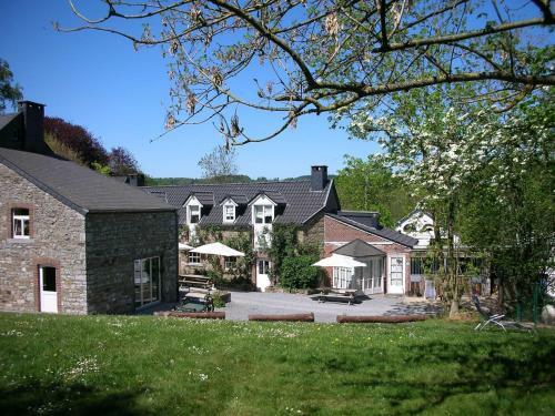 Lodge Holiday Home Le Grand Gite De Laval Ferrieres