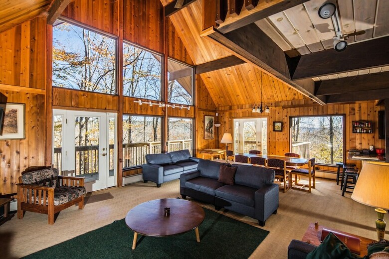 Cabana Mountainside Lodge