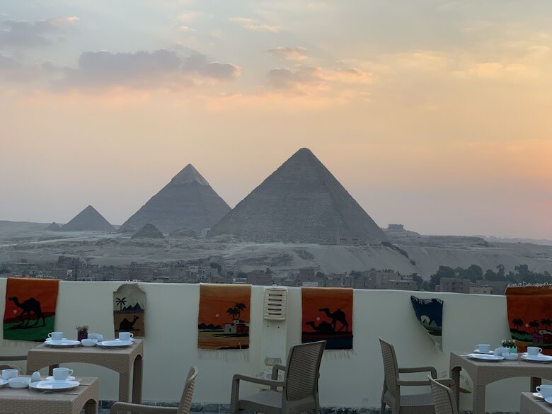 Hotel 9 Pyramids Inn