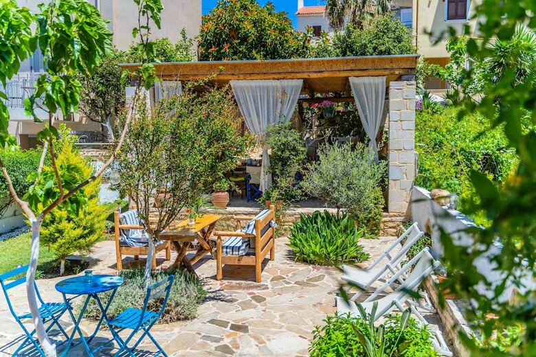 Hotel Idili Traditional House
