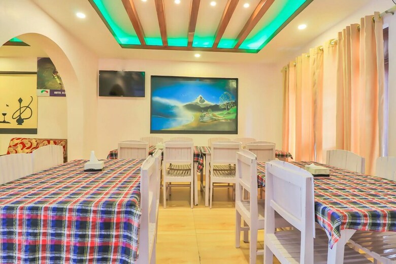 Oyo 647 Hotel Alpine Villa