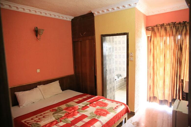 Mokland Hotel And Suites