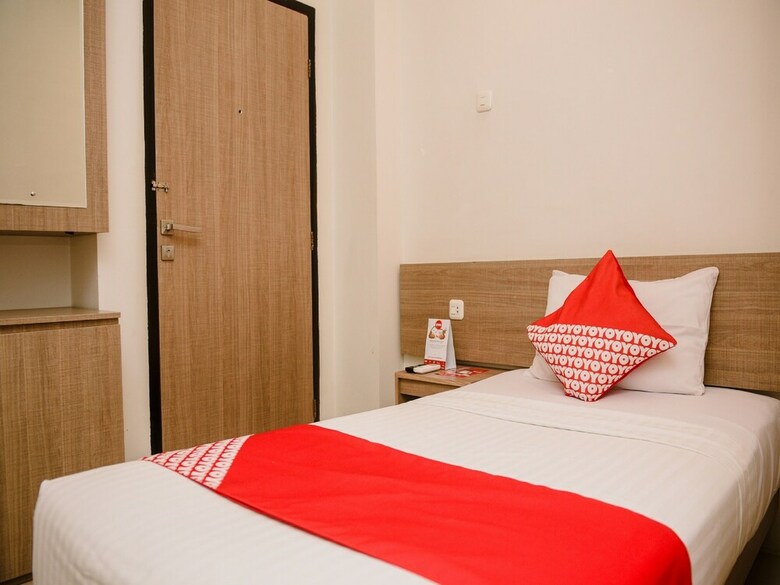 Oyo 1299 Max To U Hotel