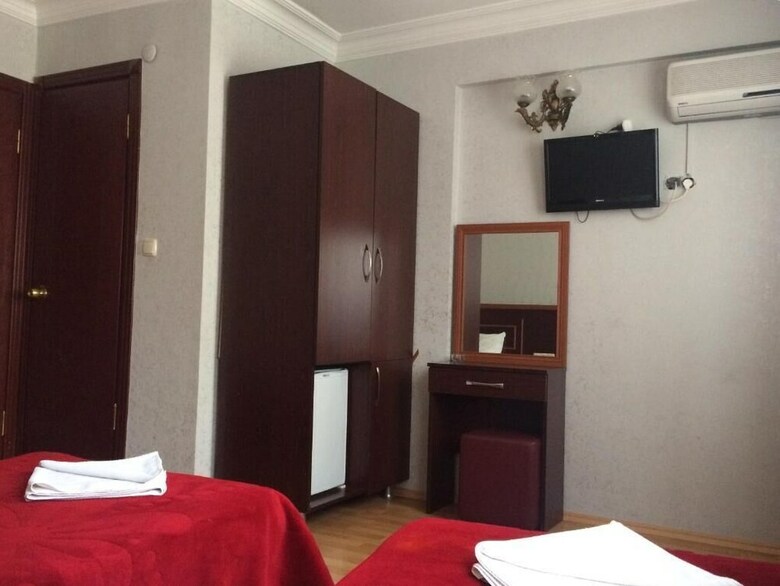 Red White Hotel