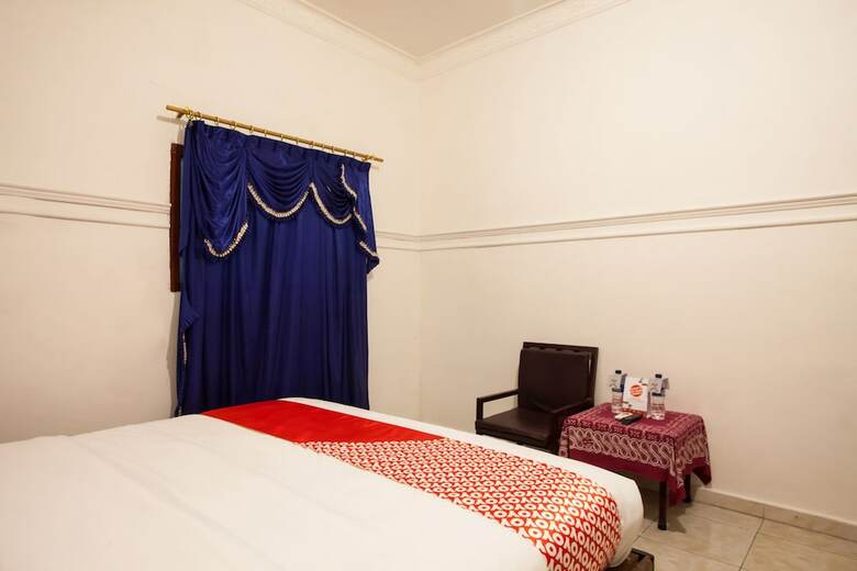Oyo 1084 Hotel Cirasa Syariah