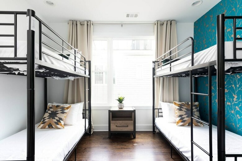 Domio Sylvan Park Modern 4br Balcony