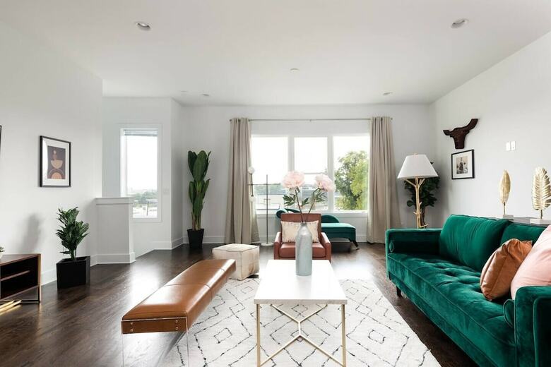 Domio Sylvan Park Modern 4br Balcony