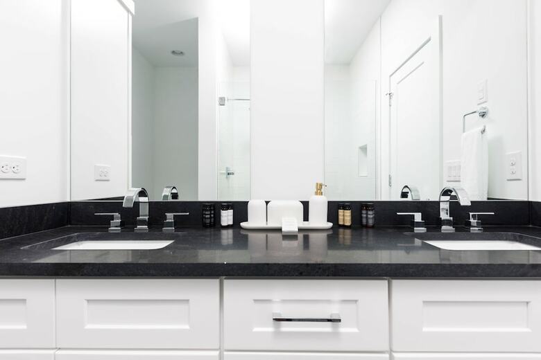 Domio Sylvan Park Spacious 8br 2 Houses