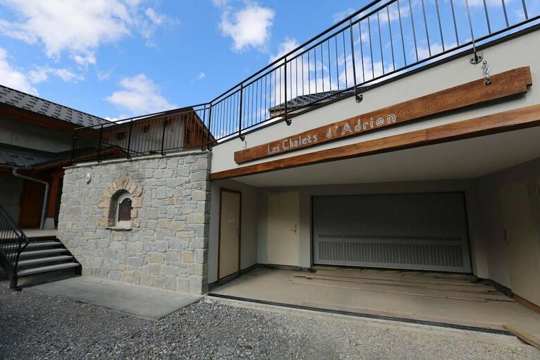 Adrien7 4 Rooms 8 People 4 West Facing