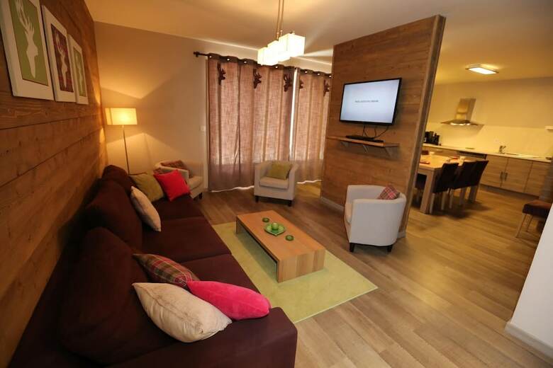 Adrien7 4 Rooms 8 People 4 West Facing