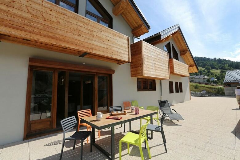 Adrien7 4 Rooms 8 People 4 West Facing