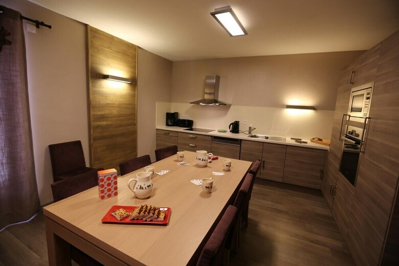 Adrien7 4 Rooms 8 People 4 West Facing