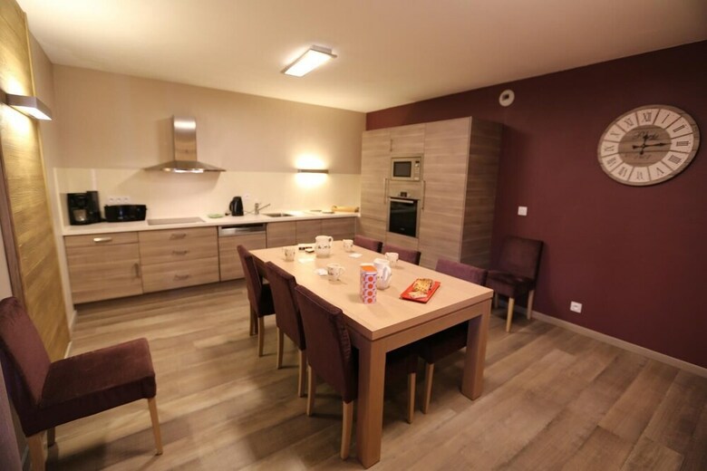 Adrien7 4 Rooms 8 People 4 West Facing