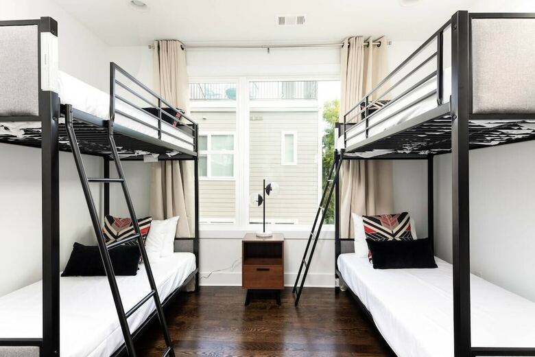 Domio Sylvan Park Luxurious 4br Patio
