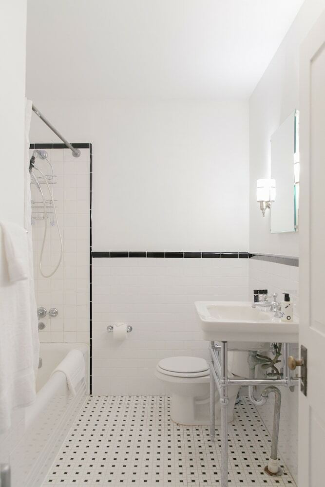 Domio Rittenhouse Square Charming 3br Duplex + Deck