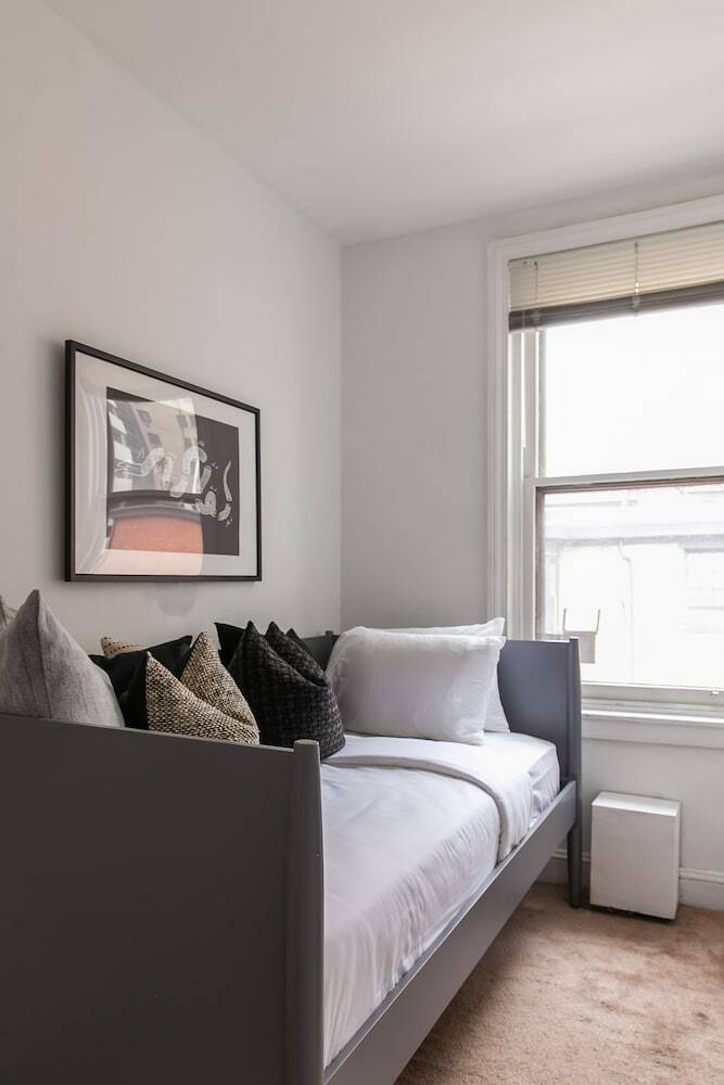Domio Rittenhouse Square Charming 3br Duplex + Deck