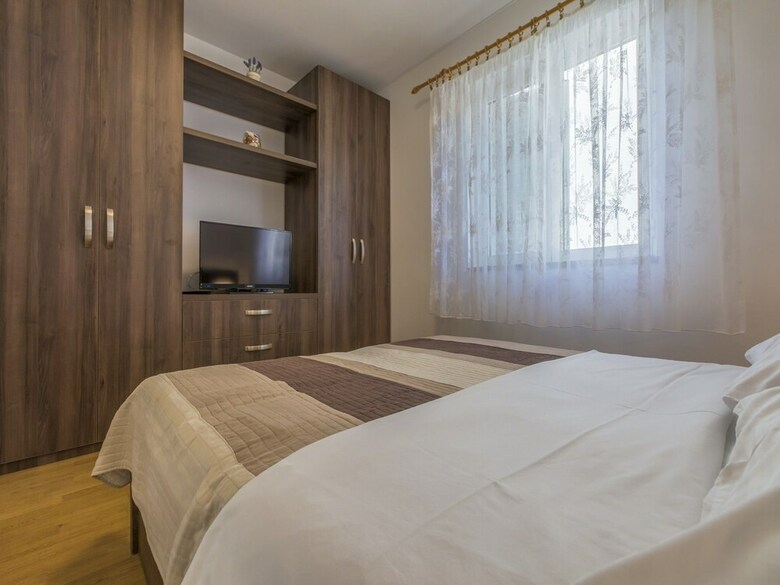 Apartments Theo